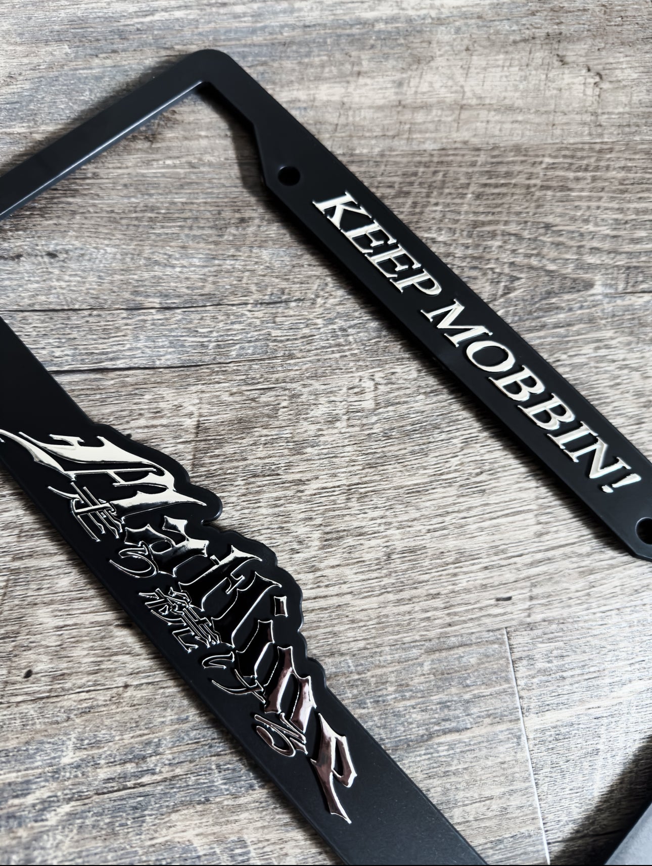 FLATLINE “KEEP MOBBIN!” LICENSE PLATE FRAMES!